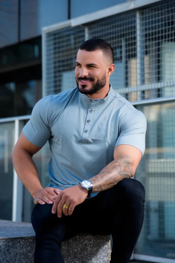 Bata Masculina Gola Padre Manga Curta Cinza