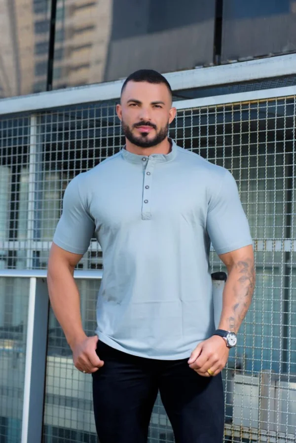 Bata Masculina Gola Padre Manga Curta Cinza
